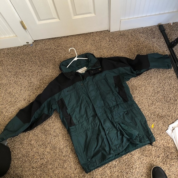 Columbia Raincoat. Size L. Lightly used. - Picture 1 of 4